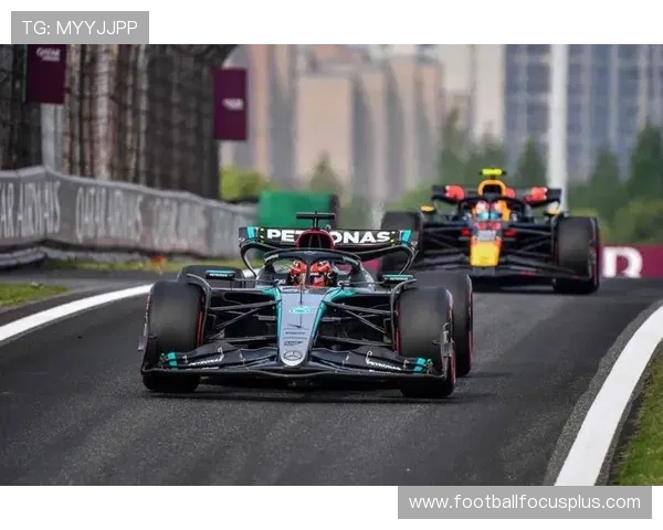 F1赛季最新动态：各大车队备战激烈角逐 新车发布与技术革新引关注